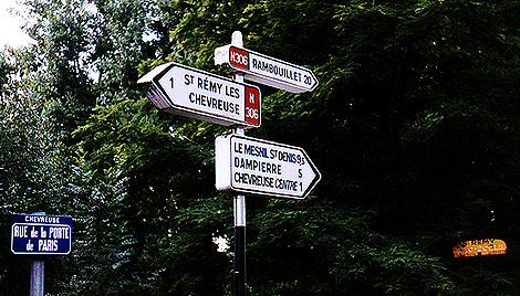 Signs in Chevreuse